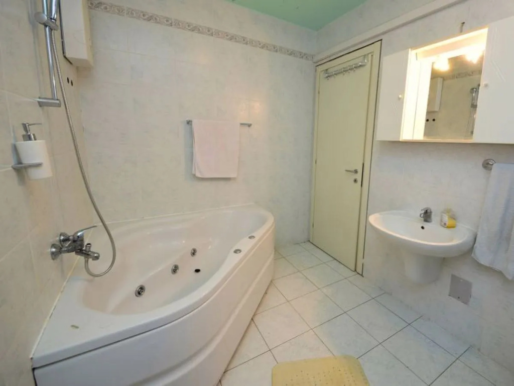 House Naš dom Cornwall 27746