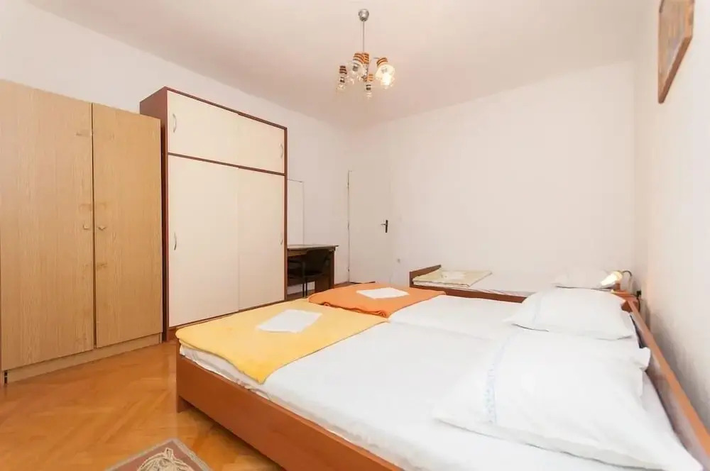 Zri - Low-cost and Spacious - A1