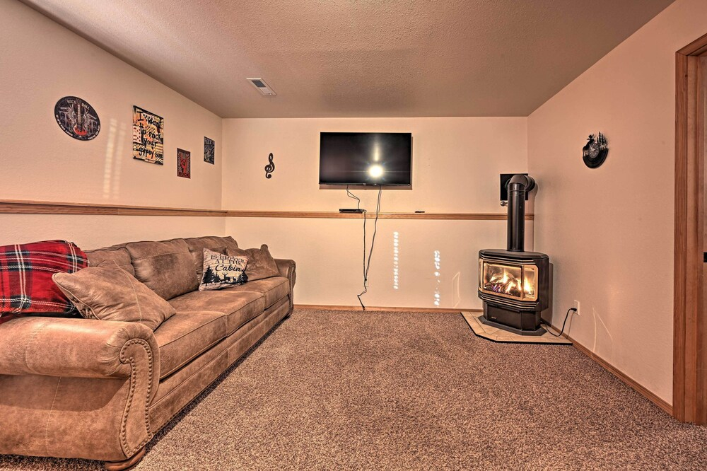 Peaceful Superior Home w/ Fire Pit & Mtn View