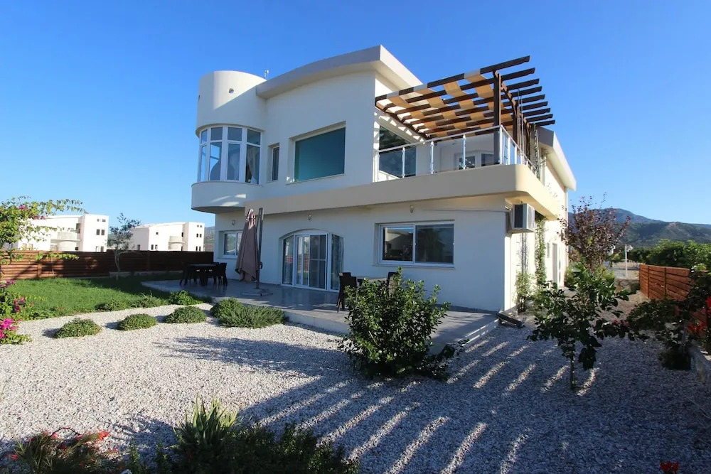 Villa With 5 Bedrooms in Tatlisu, With Pool Access, Enclosed Garden an