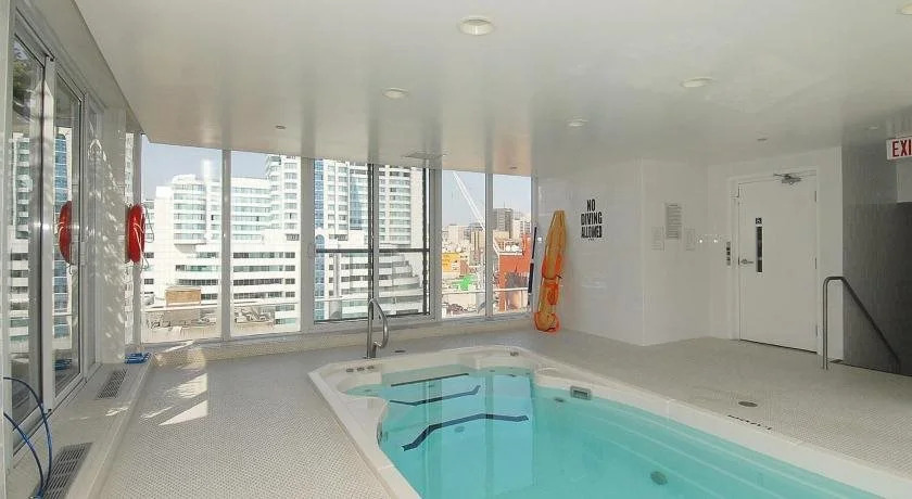 Royal Stays Suites - Blue Jays Way