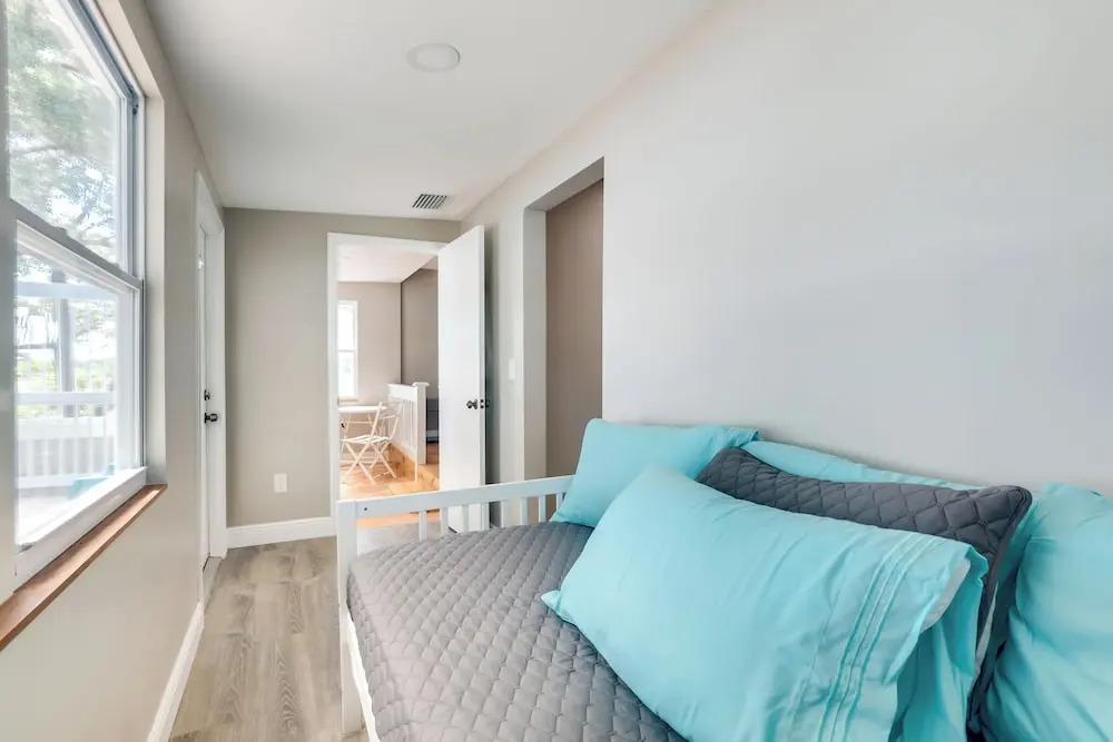 16 Mi to Manatee Viewing! Spacious Tampa Retreat