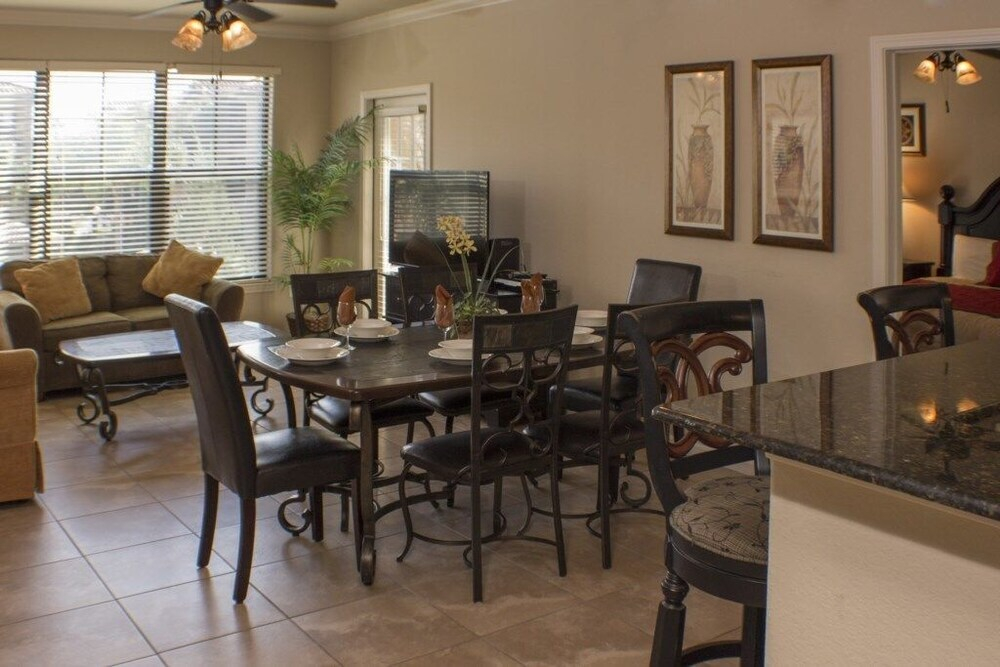 Bella Piazza 2 bed / 3 bath condo