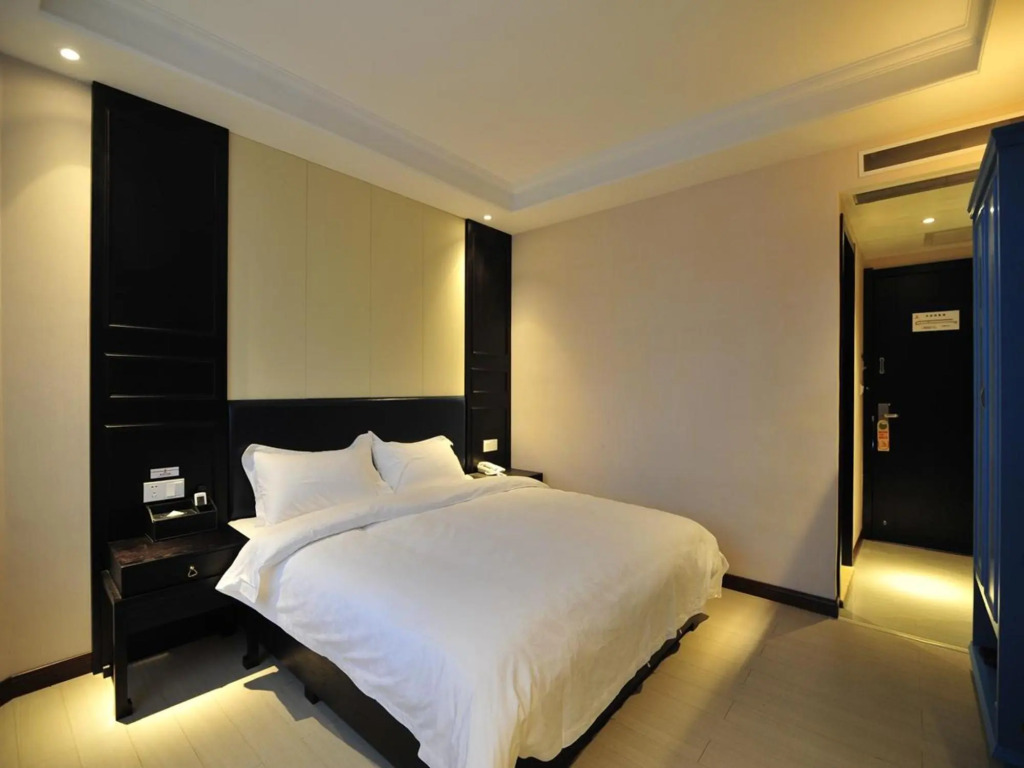 Super 8 by Wyndham Guiyang Qian Ling Park Rui Jin North Road