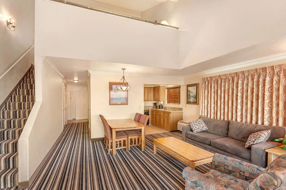 Best Western Plus Lincoln Sands Oceanfront Suites