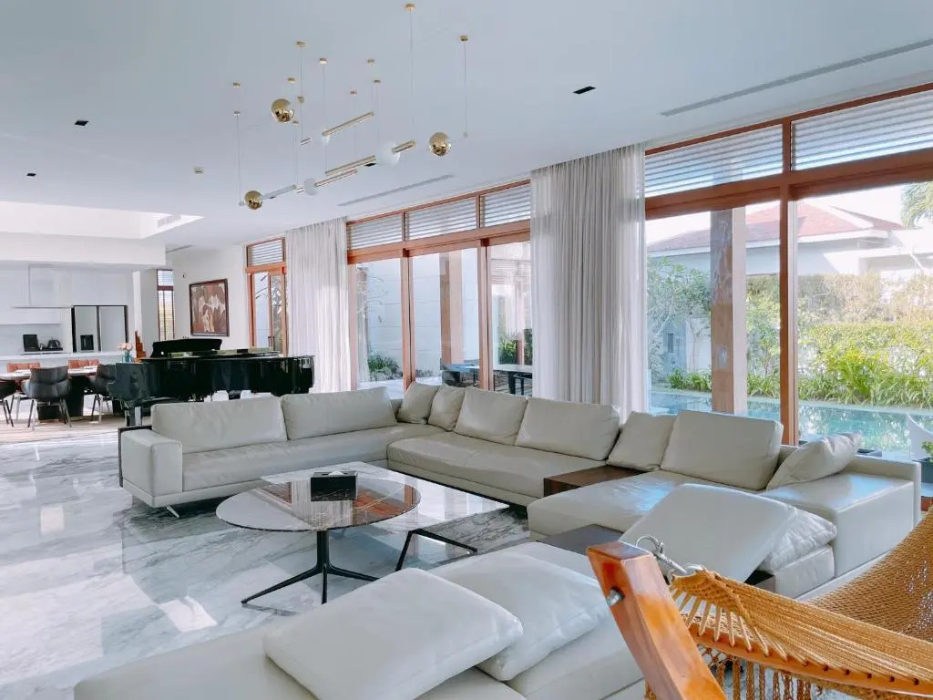 Deluxe villa along the beach