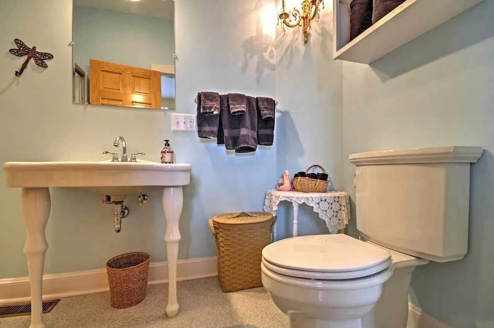Charming Berger Apt on 42-acre Farm w/ Pool Access