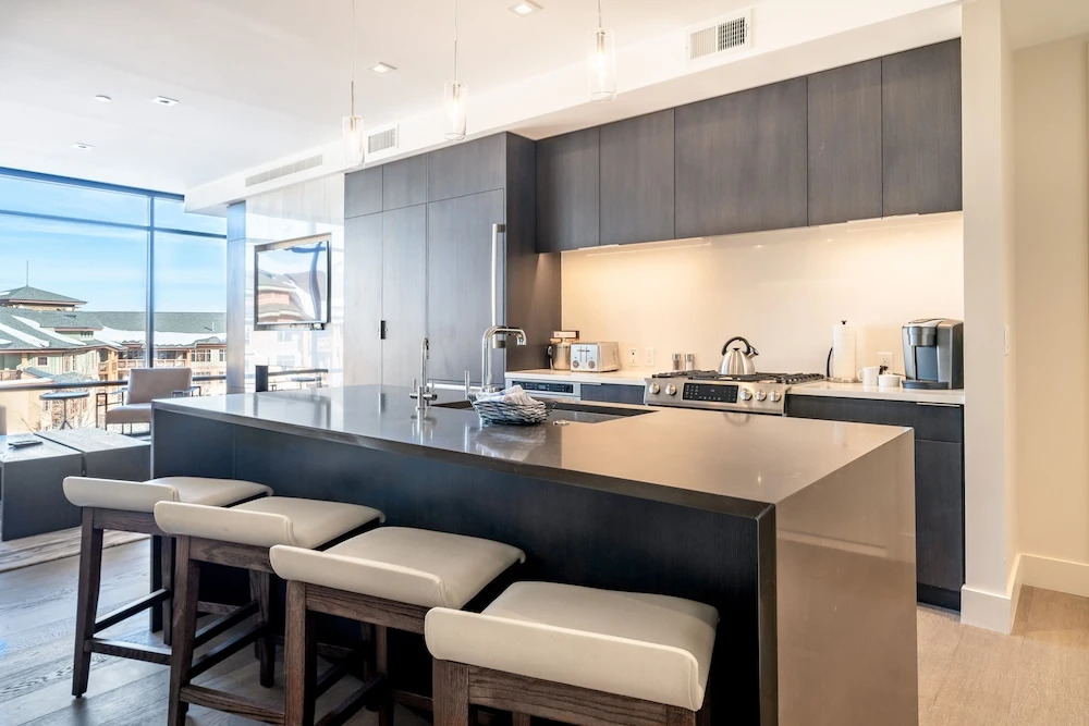New Listing! Ski-in/ski-out Dream Near Sundance 2 Bedroom Condo