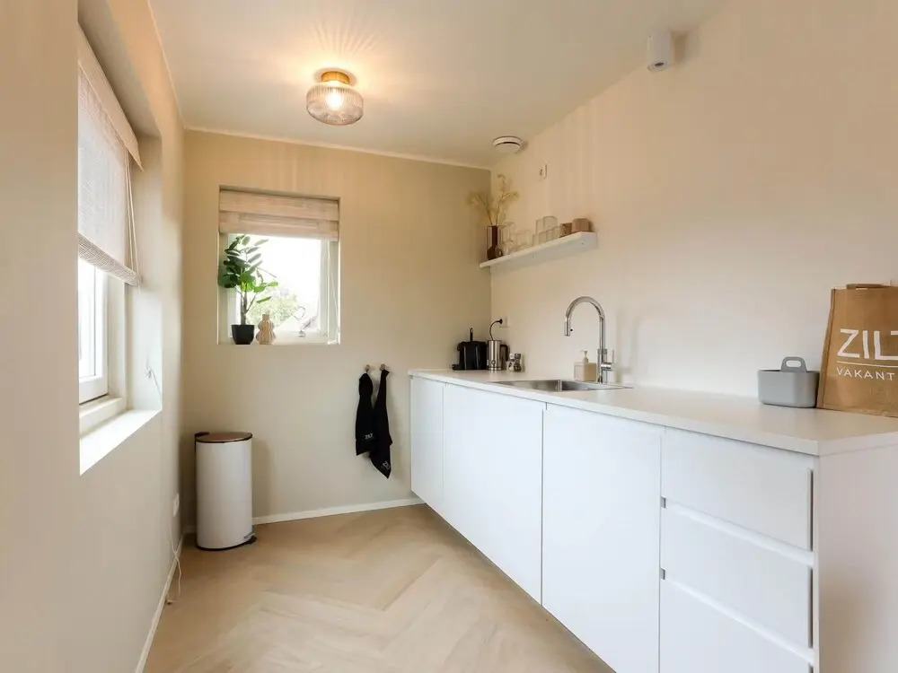 Suite in Vrouwenpolder Near North Sea Beach