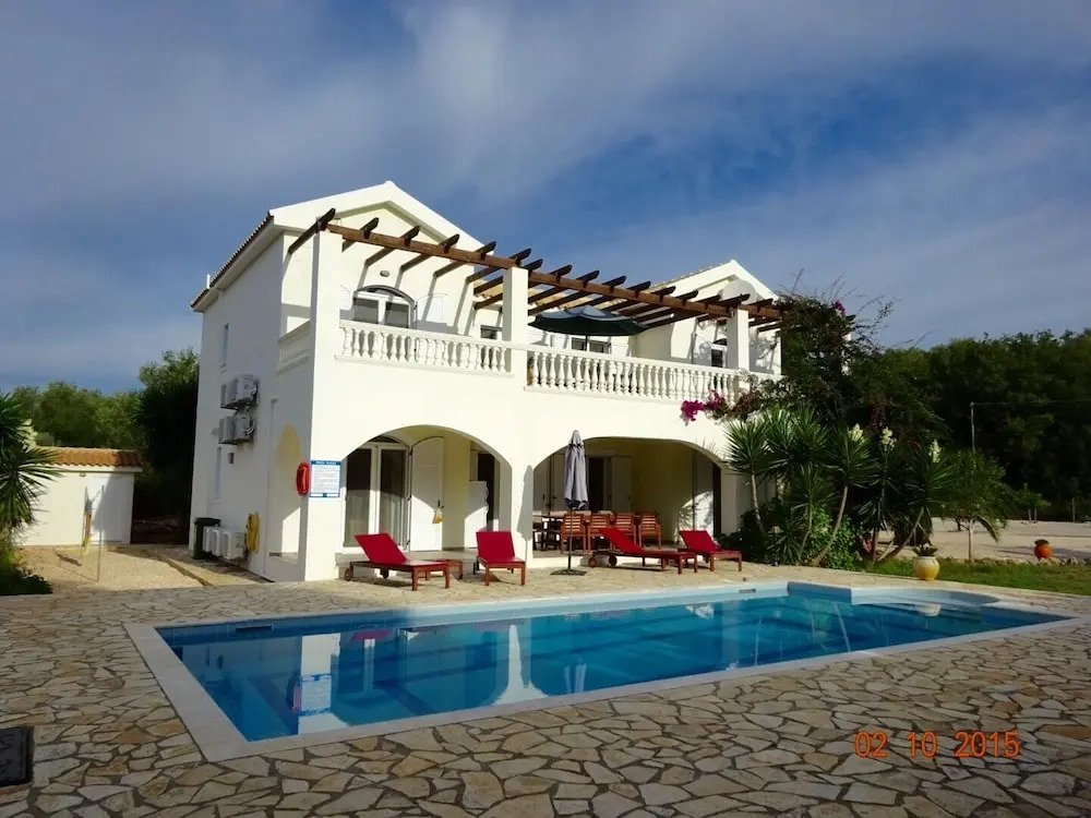 Spacious 5 Bed Villa With Pool in Kefalonia