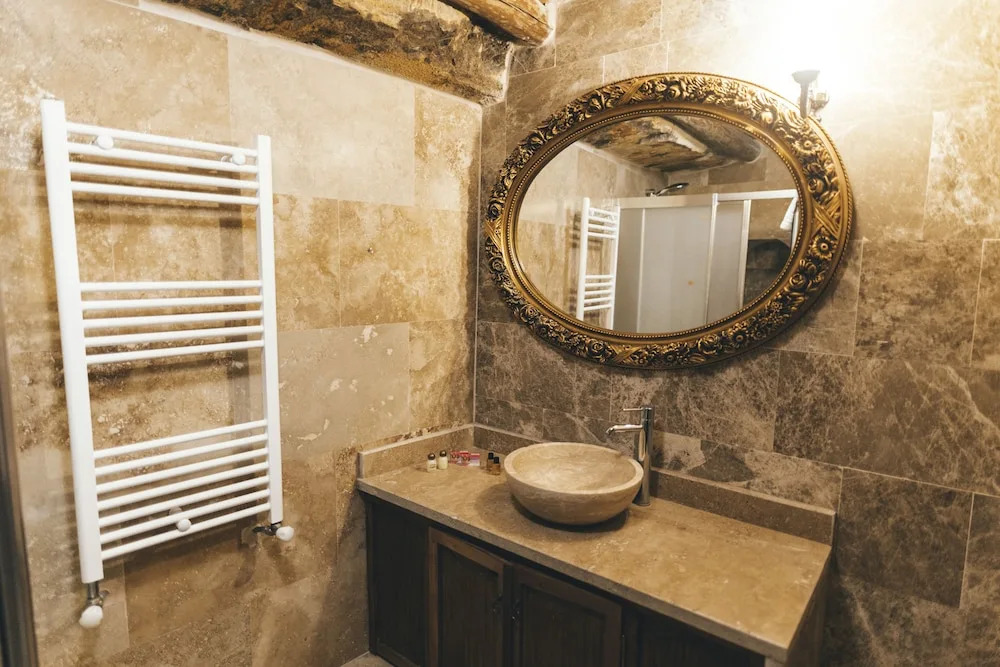 Kapalos Cave Hotel