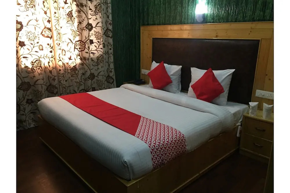 OYO 27855 Hotel Holiday Villa