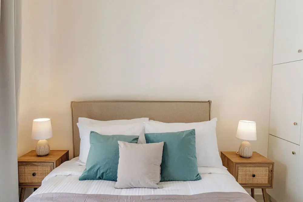 Phaedrus Living: Seaside Thalassa Cretan 201