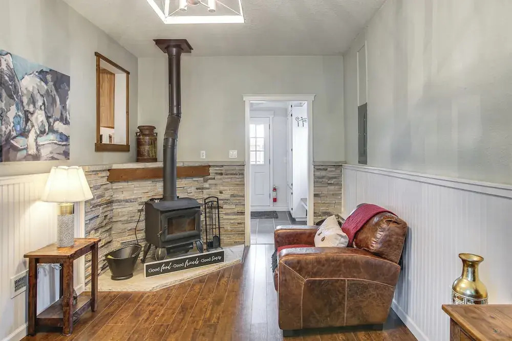 3 Mi to Coeur D'alene Lake! Cozy Mtn-town Getaway