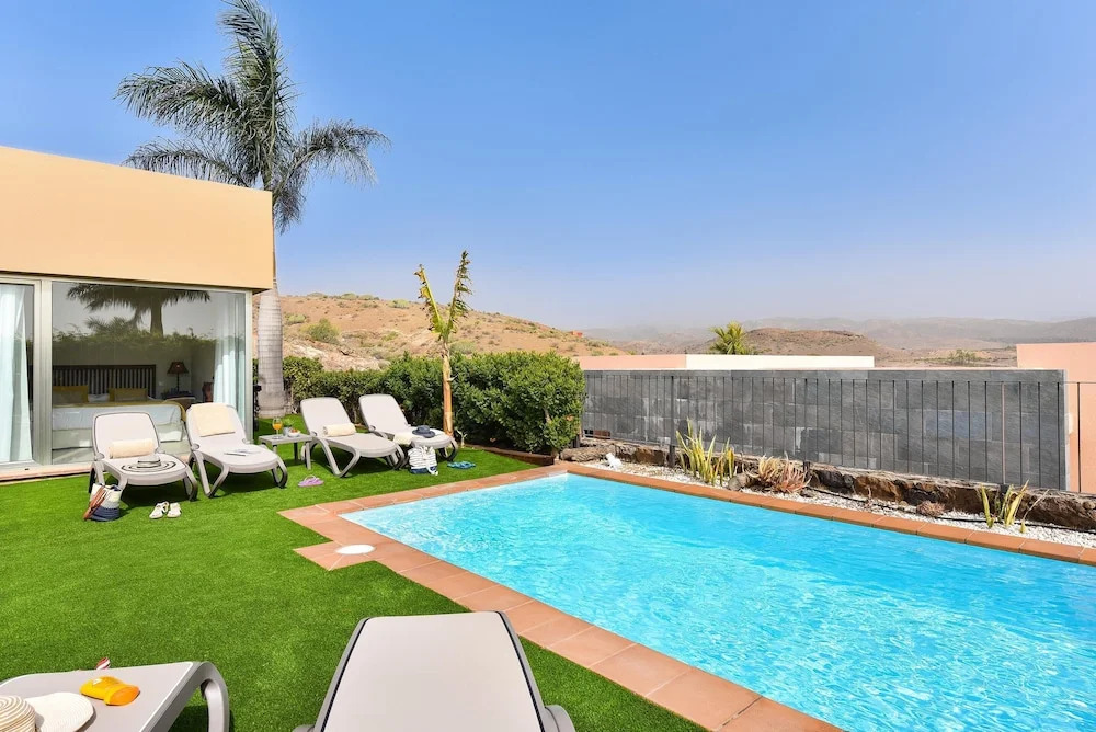 Par 4 Villa 9 With Pool in Salobre