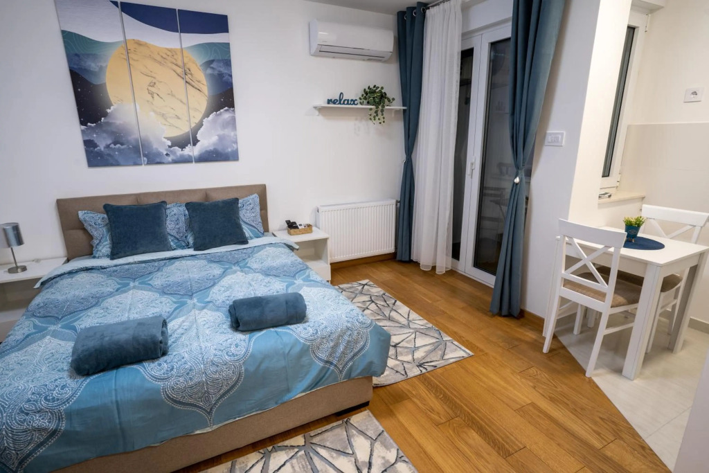 Moonlit Studio Apartment