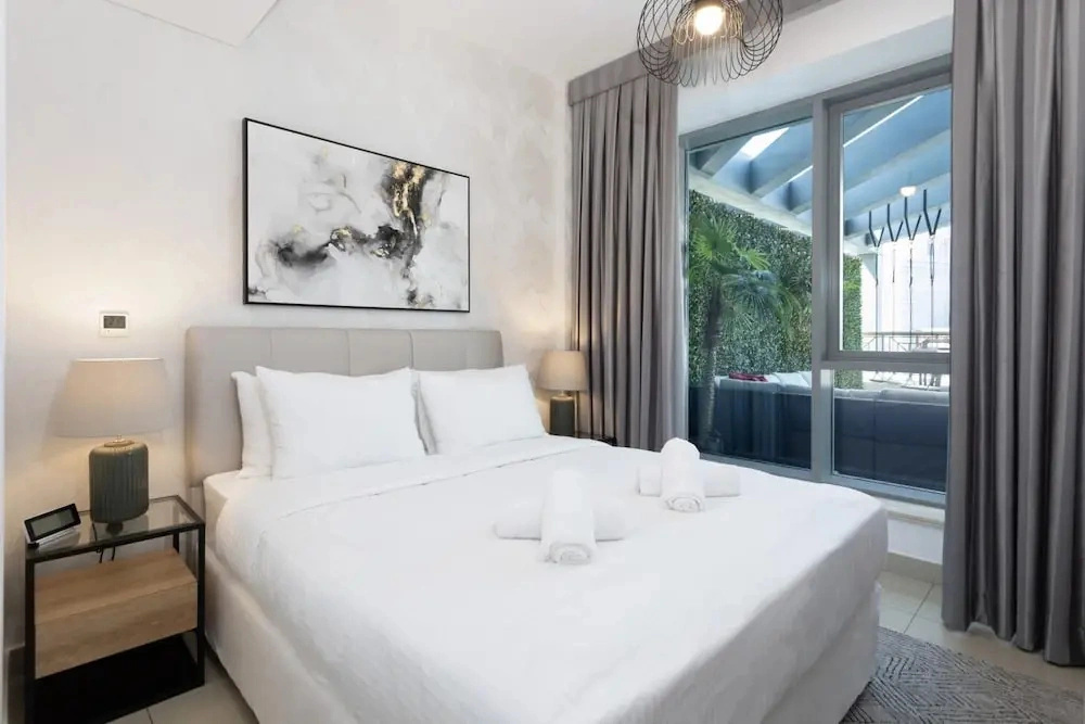 Luxury 2BR Downtown Apt With Burj Khalifa View