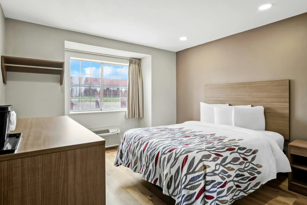 Red Roof Inn & Suites Euless - DFW Airport Southwest