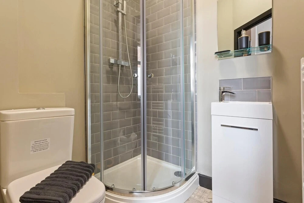 OnPoint Modern 1 BR Studio City Centre
