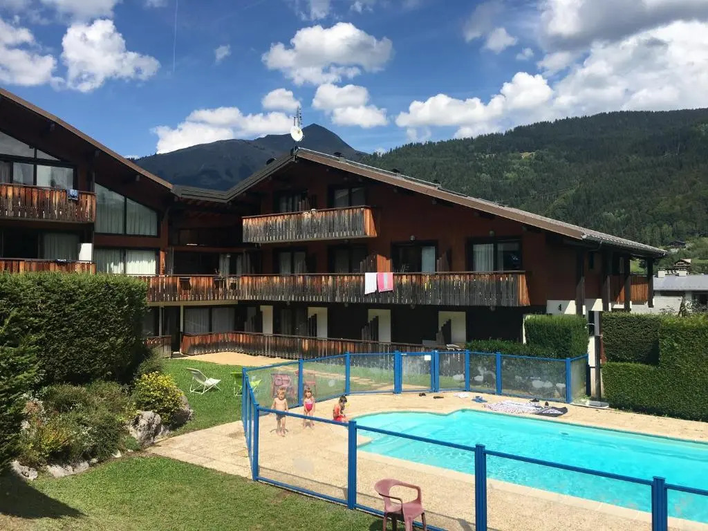Central Morzine, Spacious 2 Bedroom Family Apartment