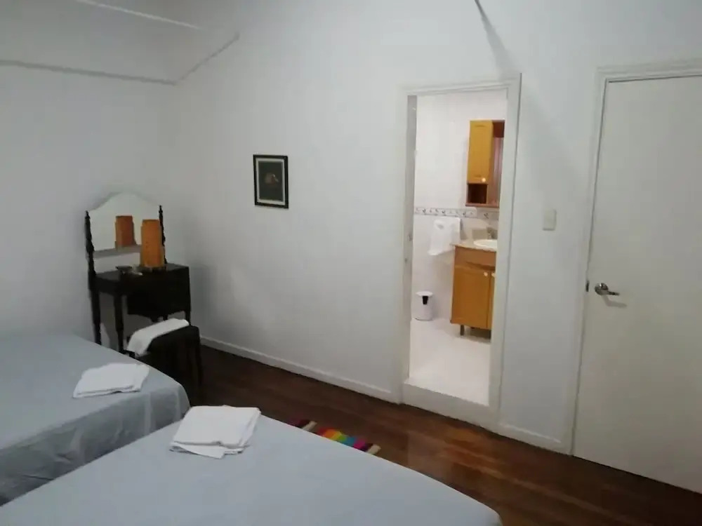 Bed & Breakfast Local Home