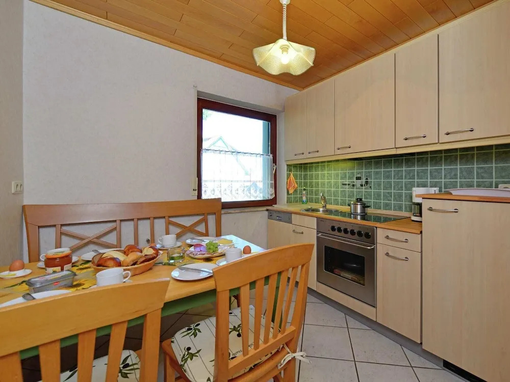 Moderne Ferienwohnung mit Garten in Eimelrod