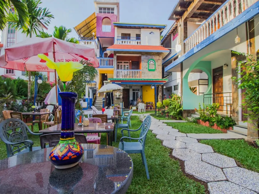 OYO 12902 Home Colourful Studio Home Candolim
