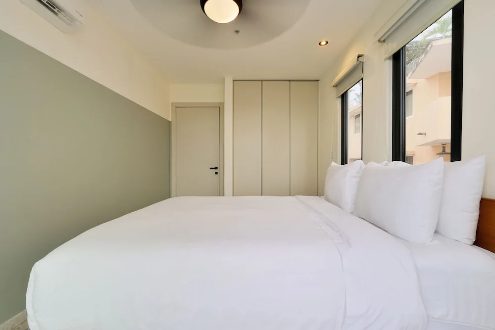 La Moderna Downtown Nights by Wynwood
