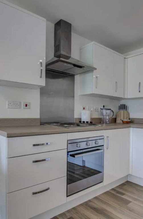 Large, Spacious and Modern apt for 4 in Manchester