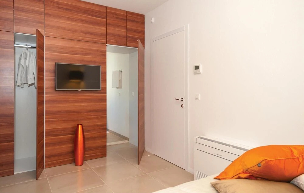 Amazing Home in Okrug Gornji With Sauna, Wifi and 6 Bedrooms