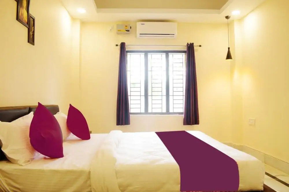 Goroomgo Luxury Star Inn Sum Hospital Bhubaneswar