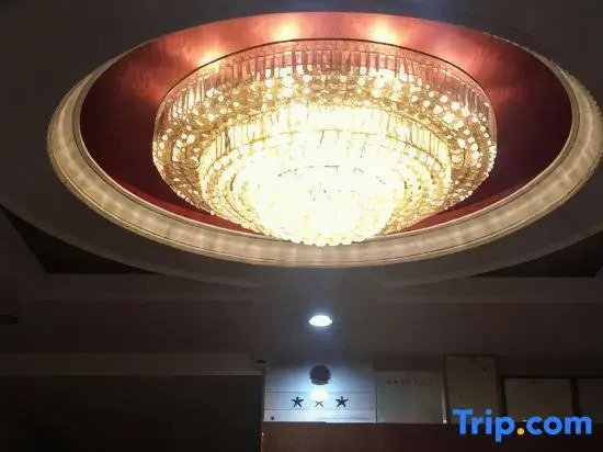 Qujing Hongqiang Business Hotel