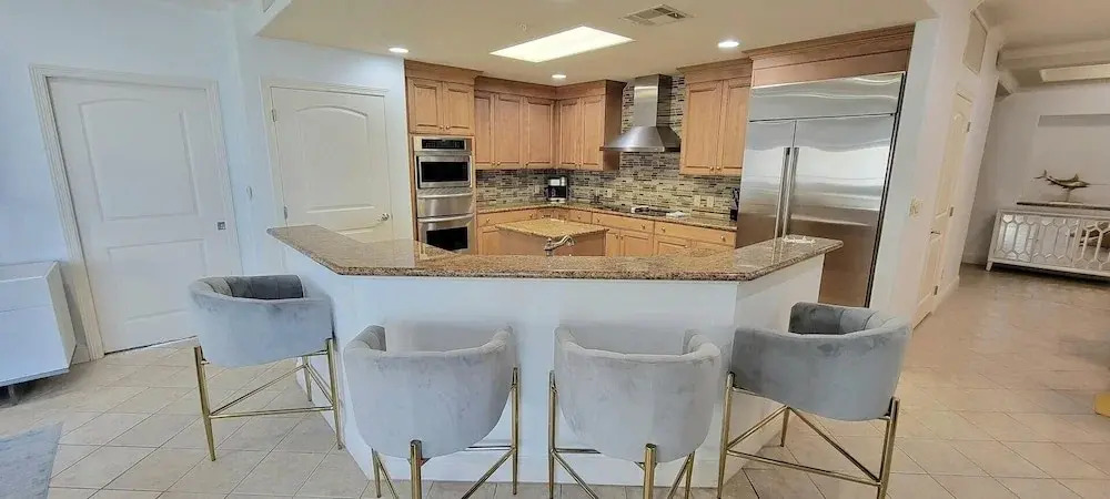 Laguna Bay 3 Bedroom Condo by Redawning