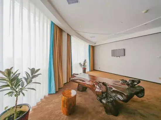 in Hotel (Xiangyang Erqi Store)