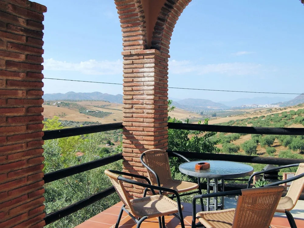 Peaceful Retreat in Alora for Families and Friends