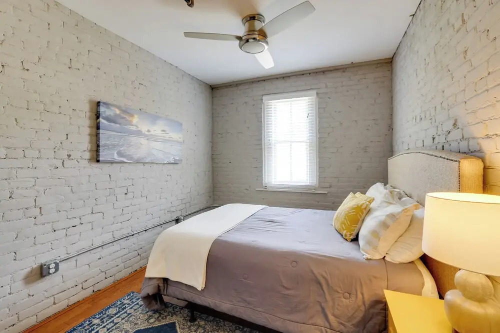 Dtwn Lynchburg Loft w/ Shared Deck: Walk to River