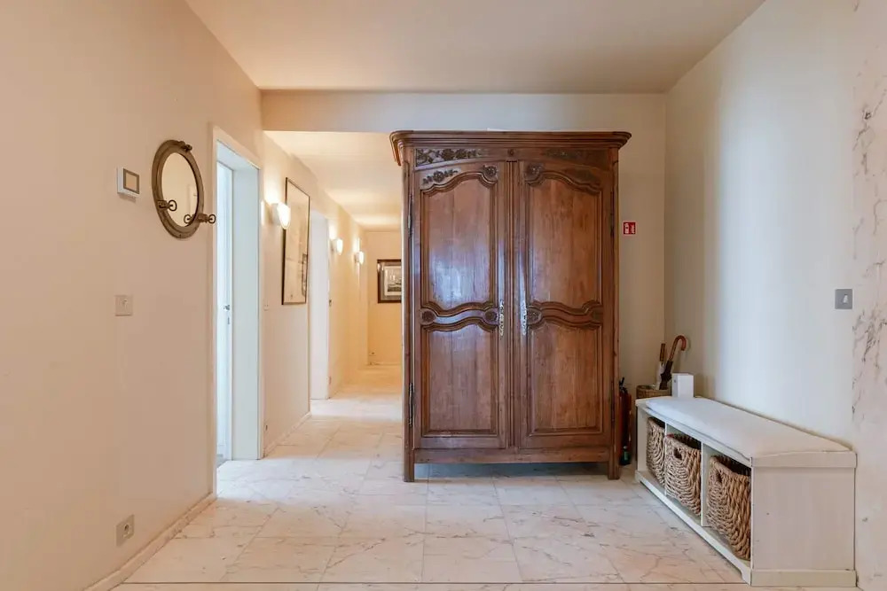 Huswell - Stunning Views Prime Location