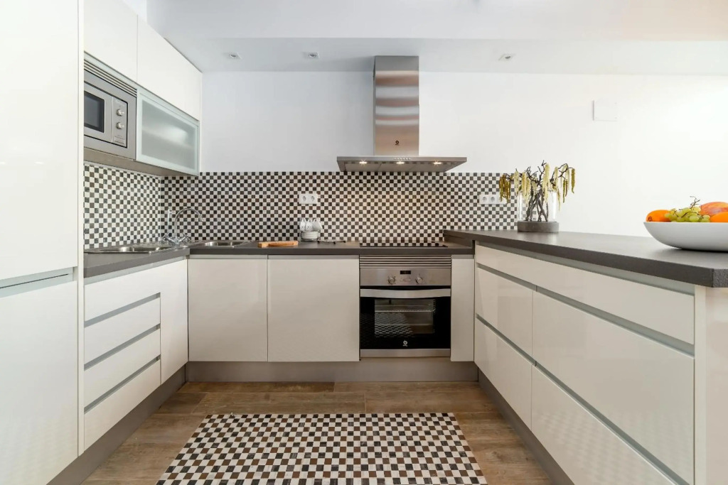 CENTER-Luxurious 1BR, 1BA-Terrace, WI-FI, A/C