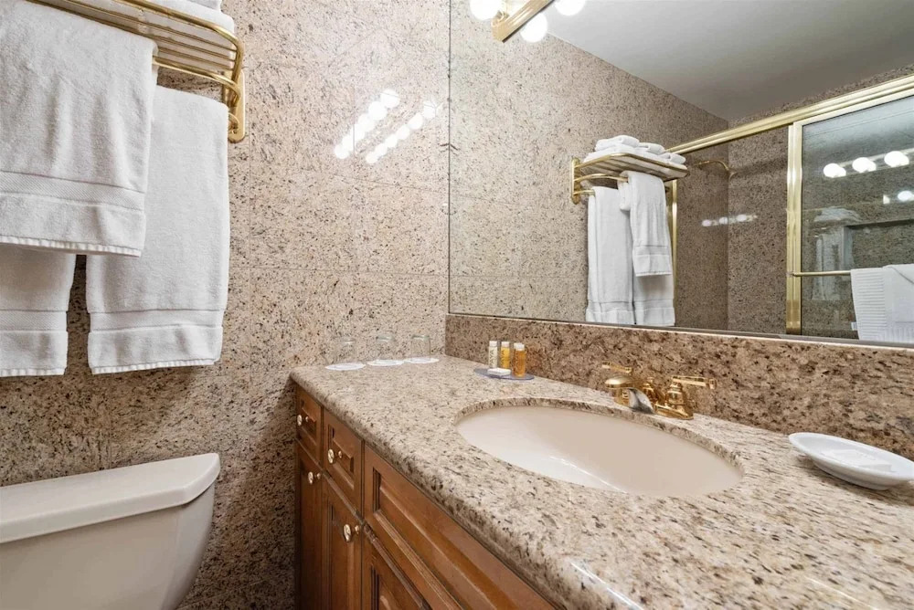 Cozy 2 Bedroom Slopeside Mountain Residence in Vail Village Just Steps From Gondola 1
