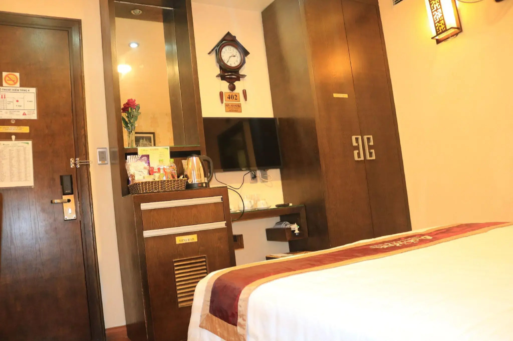 New Moon Hotel
