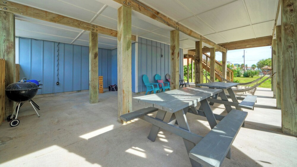 Sleeps 20! 2 Homes Near the Beach, Private Pools, Gameroom, Large Family Retreat
