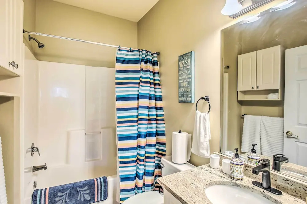 Screened-in Patio: Myrtle Beach Golf Condo
