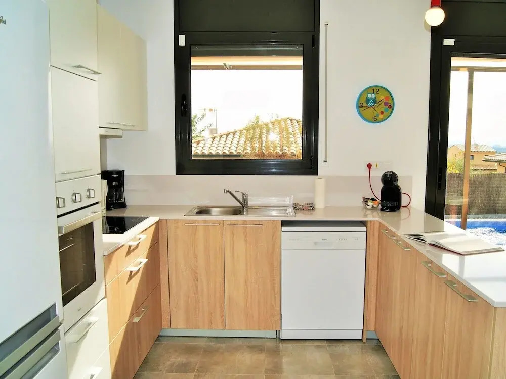 Exclusive Villa for 7 in l 'estartit With Private Pool in a Residential Area