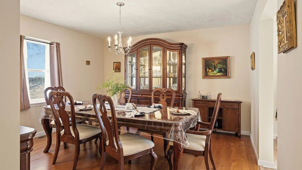 Poconos Fun by Avantstay Mount Pocono Escape Firepit + Game Room Near Trails + Lakes
