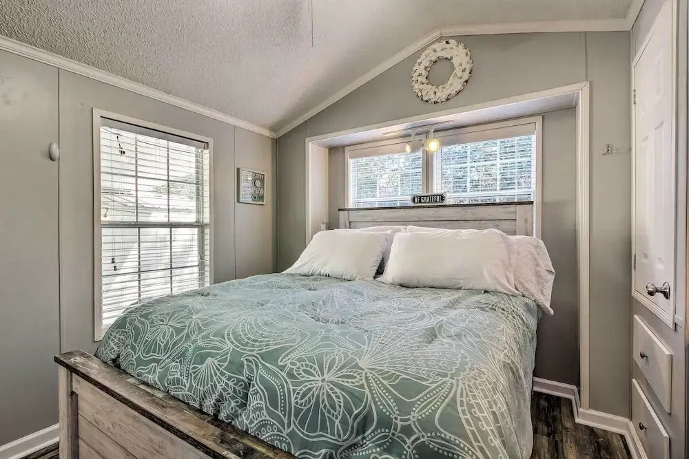 Walk to Beach: Miramar Tropical Cabana w/ Deck!