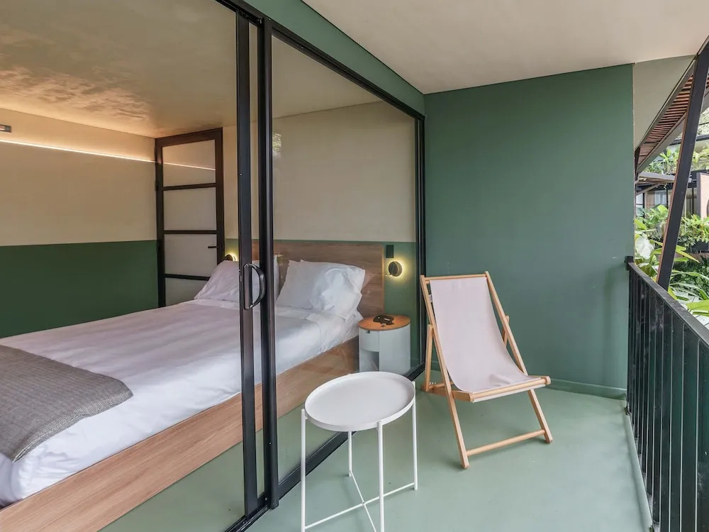 w Attractive 2BR w Balcony in Poblado