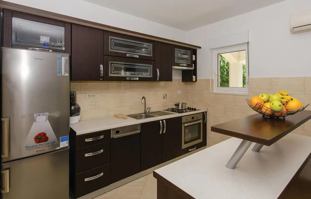 Awesome Home in Kastel Novi with WiFi, 4 Bedrooms & Hot Tub