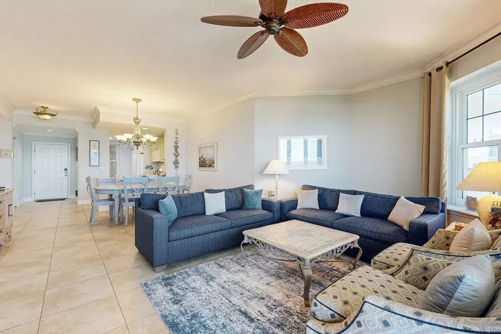 Oceanfront Condo With Great Ocean View, Balcony, Fast Wifi & 2 Shared Pools