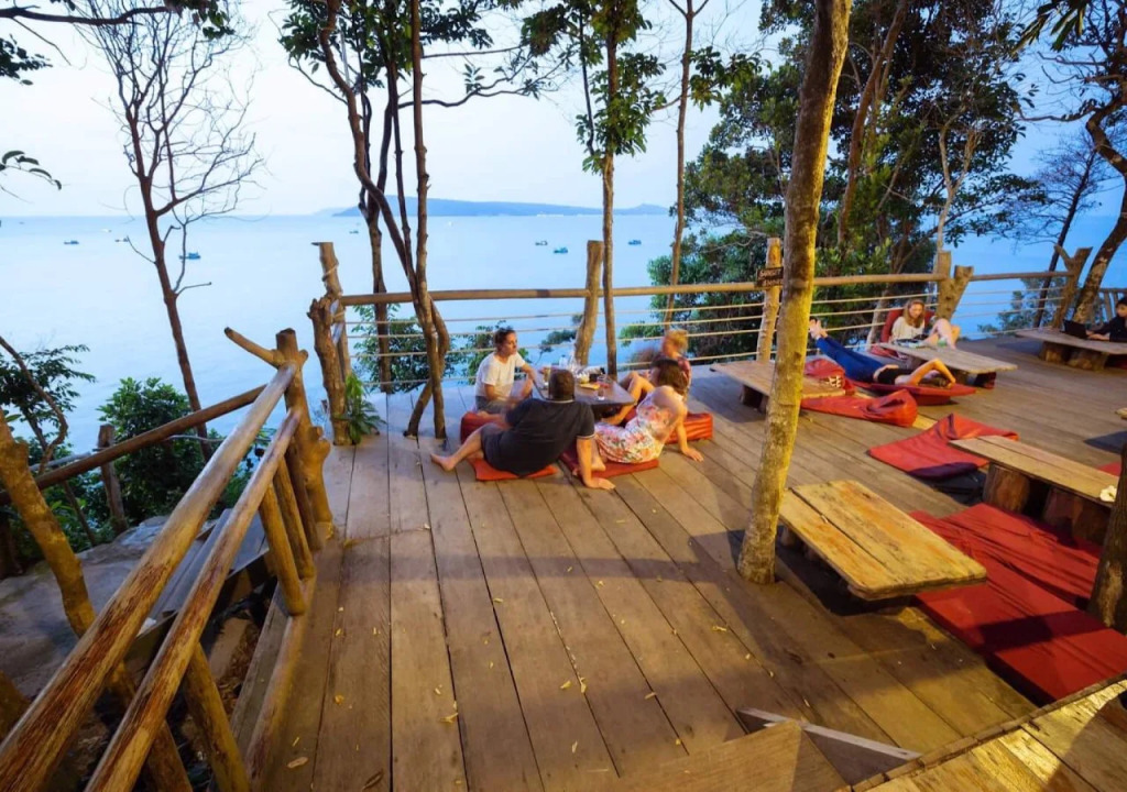 The Cliff Hostel, MPay Bay