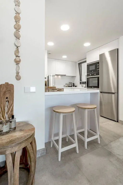 Inf2.4e - Modern 2-bed Apt With Roof top Pool